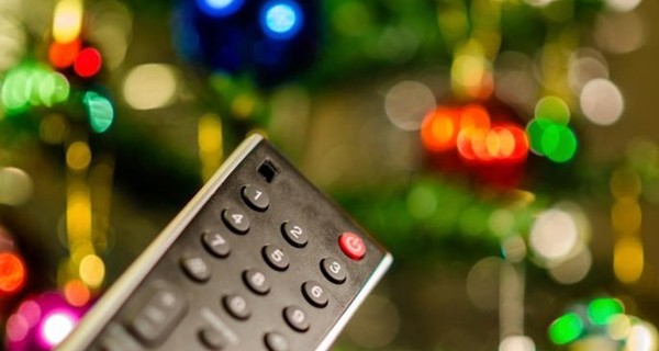 Обзор новогоднего телеэфира: Шутки ниже пояса, скандал с Кобзоном и банальные песни-пляски