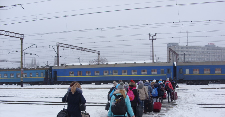 Из Донбасса на Западную Украину уехал поезд детей
