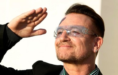Боно из U2 из-за сломанной руки собирается бросить сцену