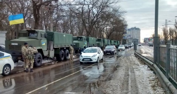 В Одессу въехали две колонны КрАЗов с нацгвардейцами