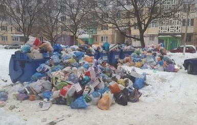 Одесса утопает в горах мусора, который не вывозили с прошлого года