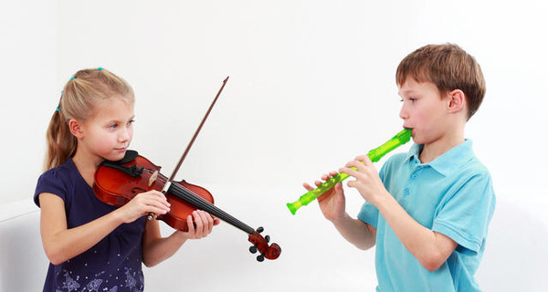 Занятия музыкой лечат психику детей
