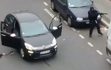 Террористы, напавшие на редакцию французского журнала, угнали две машины