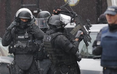 Нападения в Париже: расстрелянные журналисты и полицейские,  взрыв в мечети