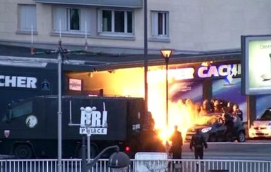 В Париже при штурме магазина погибли трое заложников