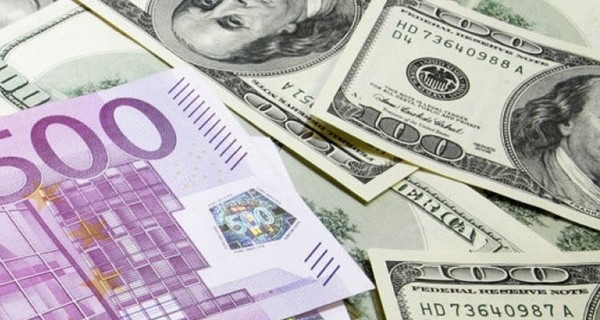 Евро станет дешевле доллара