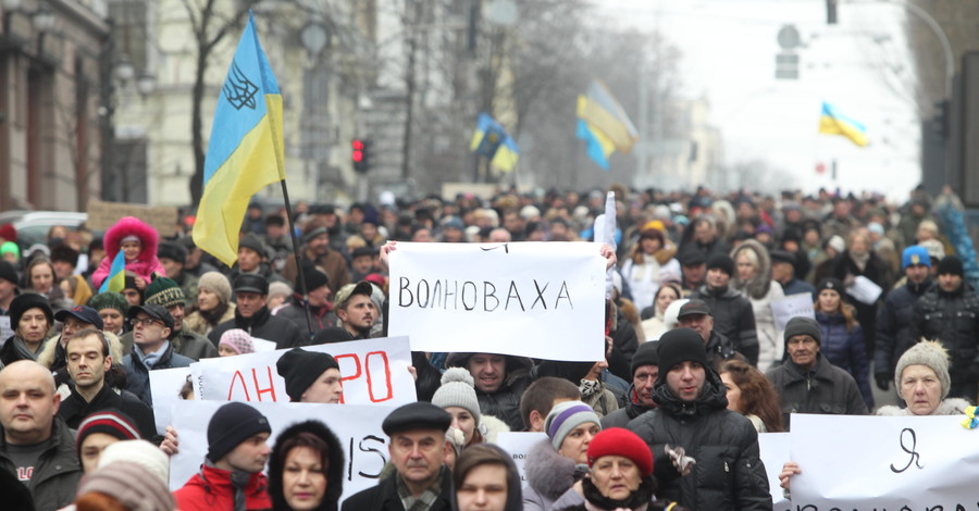 На Майдане и Михайловской площади почтили погибших минутой молчания
