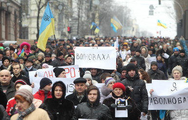 На Майдане и Михайловской площади почтили погибших минутой молчания