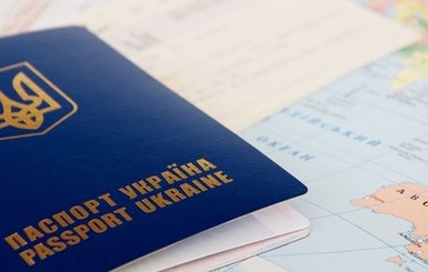 Порошенко: 14 тысяч украинцев хотят получить биометрические паспорта