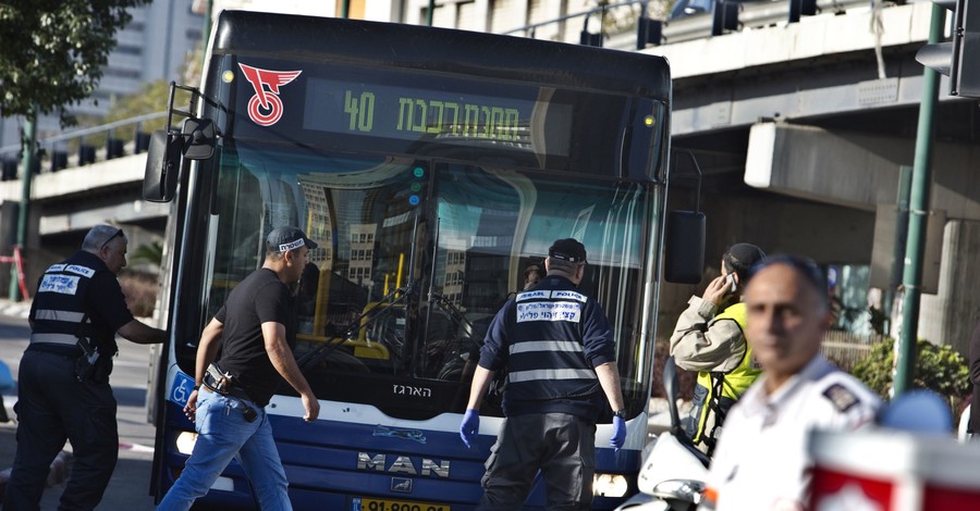 В Тель-Авиве палестинец устроил в автобусе поножовщину