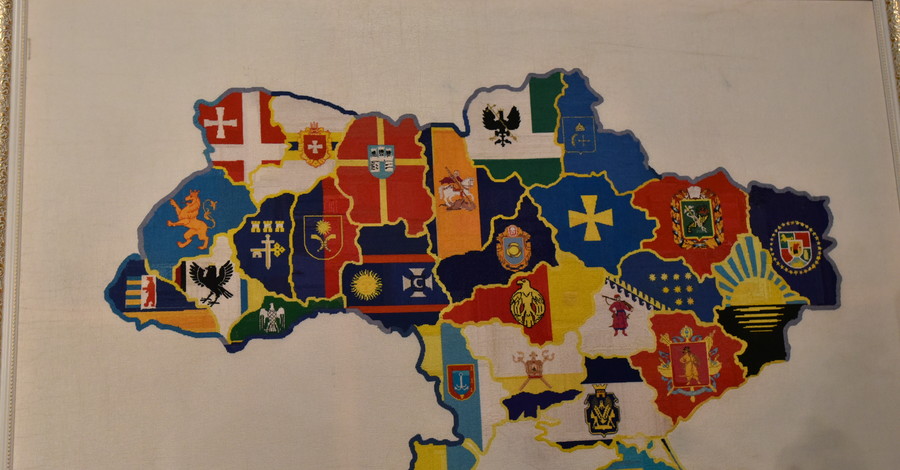 3000 украинок вышили для Верховной Рады самую большую карту Украины