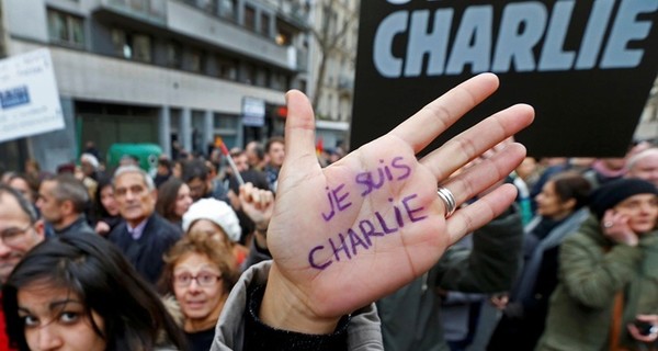 Charlie Hebdo посвятила отношениям 