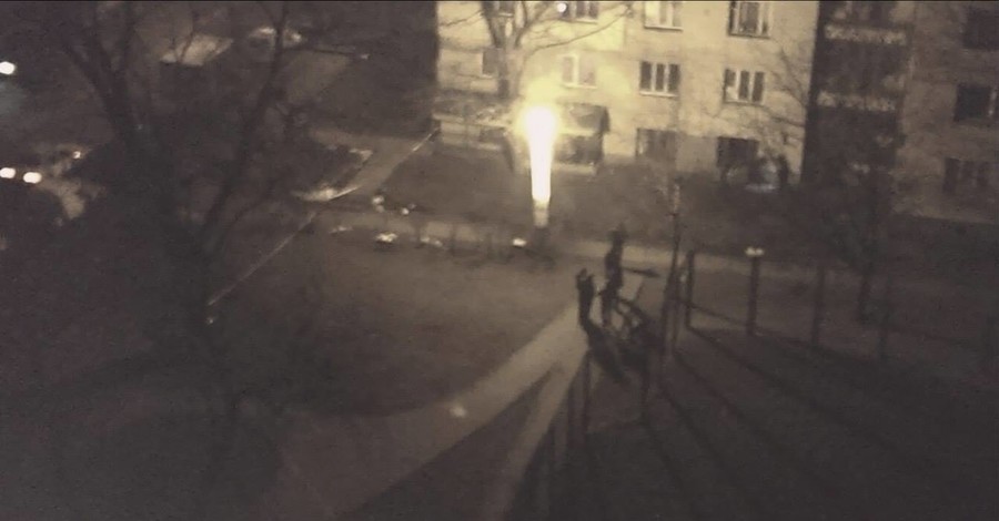 Соцсети: В Днепровском районе Киева прогремел взрыв во дворе жилого дома  
