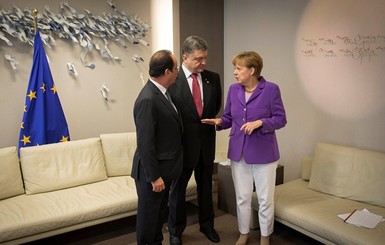 Меркель и Олланд выразили соболезнования в связи с обстрелом Мариуполя