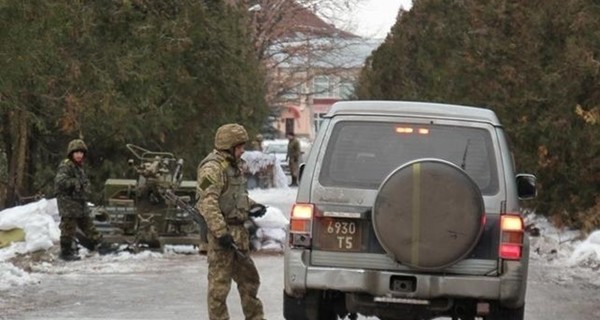 Из Луганска в Запорожье едут через 11 блокпостов