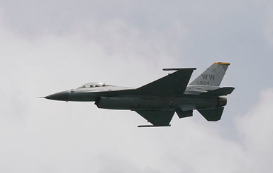 В Испании упал истребитель F-16, погибли 10 человек