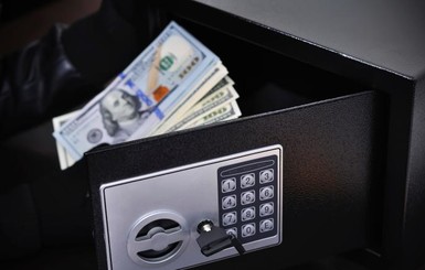 Во Львове из пункта обмена валют украли сейф с деньгами