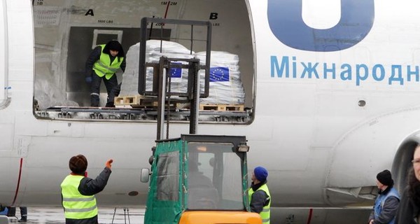 Три самолета с гуманитарной помощью от ЕС и ООН прибыли в Днепропетровск