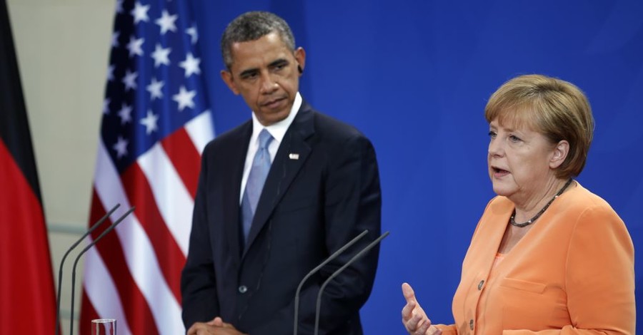 Обама и Меркель по телефону договорились призвать Россию к ответу