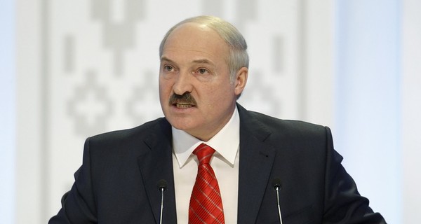 Лукашенко обвинил сограждан в падении белорусского рубля