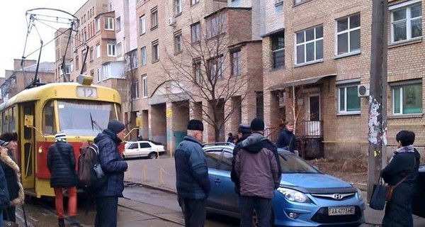 В Киеве заблокировано движение четырех маршрутов трамваев