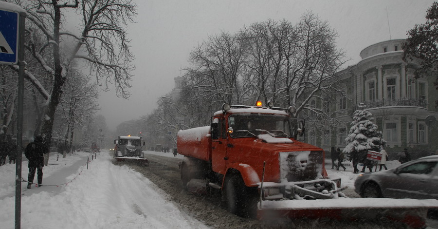 Снегопад в Киеве: город застыл в пробках
