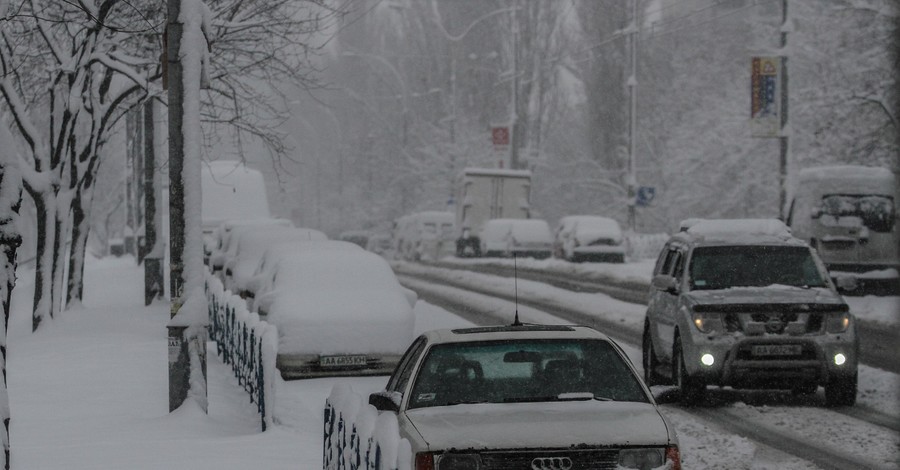 В Киеве из-за снегопада метро будет работать дольше