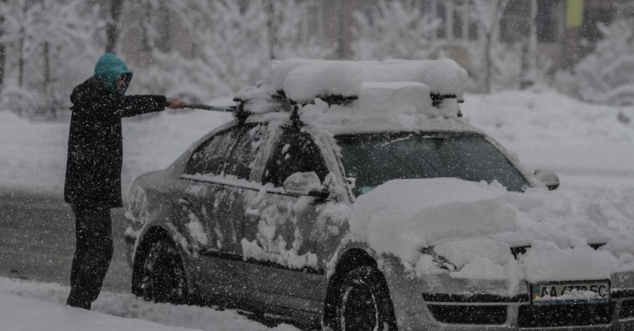 Киевлян оштрафовали за неубранный снег на 105 тысяч гривен