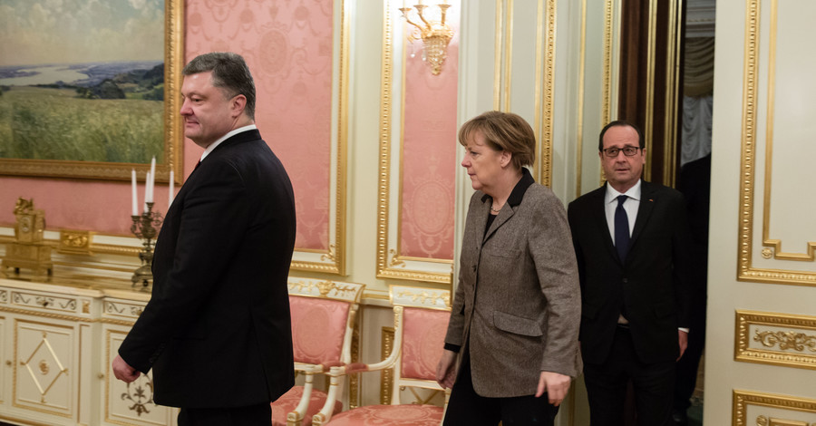 Порошенко, Меркель и Олланд собрались на расширенное заседание