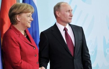 Меркель и Путин  покидали комнату переговоров