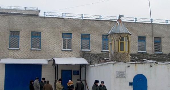 В обстрелянную колонию в Луганской области вернулась почти сотня заключенных