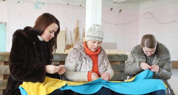 Николаевские мастерицы собирают карту Украины из лоскутков