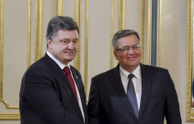 Порошенко и Коморовский обсудили ввод миротворцев на Донбасс