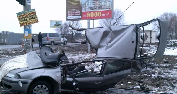 Под Киевом в лобовом ДТП разбились две супружеские пары, вместе гулявшие в ресторане