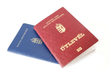 Почти сто тысяч украинцев получили венгерские паспорта