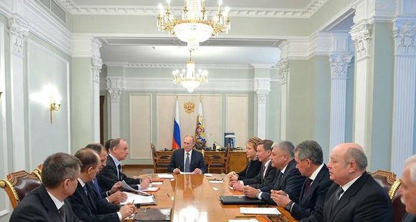 Путин созвал совбез для обсуждения отвода техники