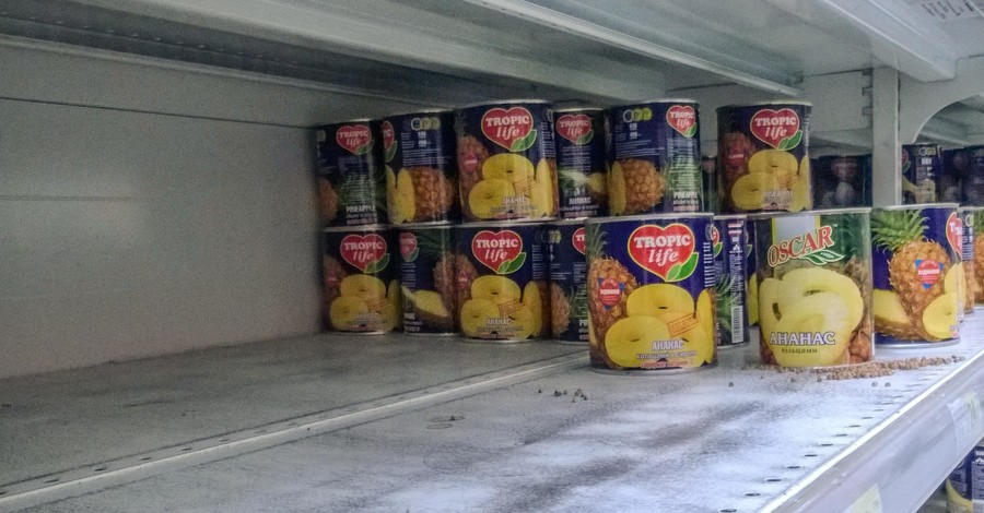 Итог продуктовой паники в Киеве: раскупили даже ананасы