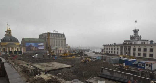 Кличко поручил остановить строительство на Почтовой площади из-за найденных артефактов