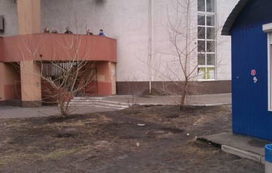 Соседи Чечетова: Дом у нас проклятый, второе самоубийство за месяц