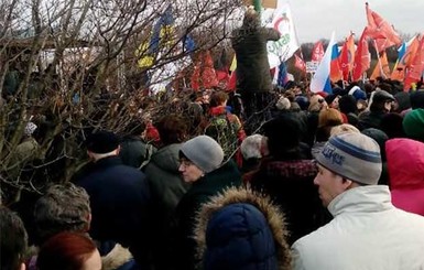 На шествиях памяти Немцова в РФ есть первые задержанные  