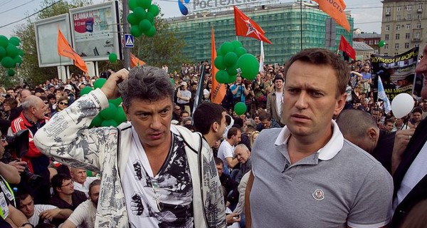 Навальный просит российский суд отпустить его на похороны Немцова