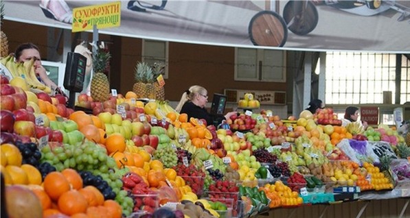 В Киеве будут торговать недорогими продуктами к праздничному столу на 8-е марта