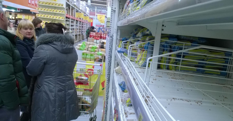 В Киеве после продуктовой паники подорожала мука