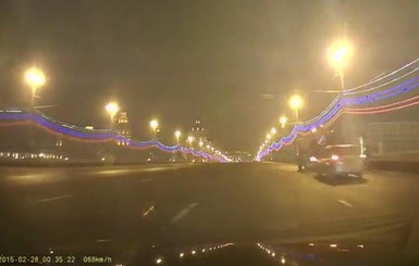 В сети появилось видео, сделанное на мосту через три минуты после убийства Немцова