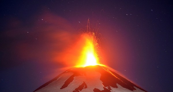 Извержение вулкана Вильяррика в Чили: эвакуировали несколько деревень