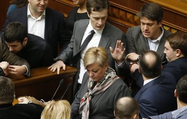 Депутаты в Раде заблокировали Гонтареву во время выступления на трибуне