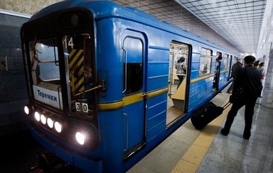 В Киеве стали меньше ездить в метро