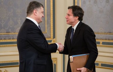 Порошенко и заместитель Керри обсудили новые санкции против России