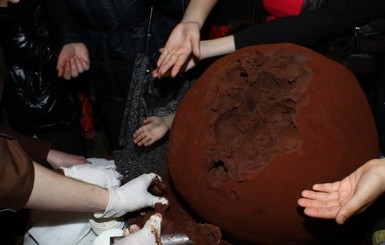 Во Львове приготовили 47-килограммовый шоколадный трюфель