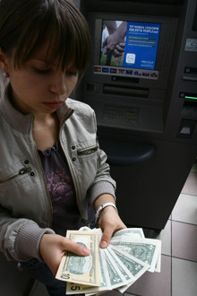 Почем доллары из банкомата? 